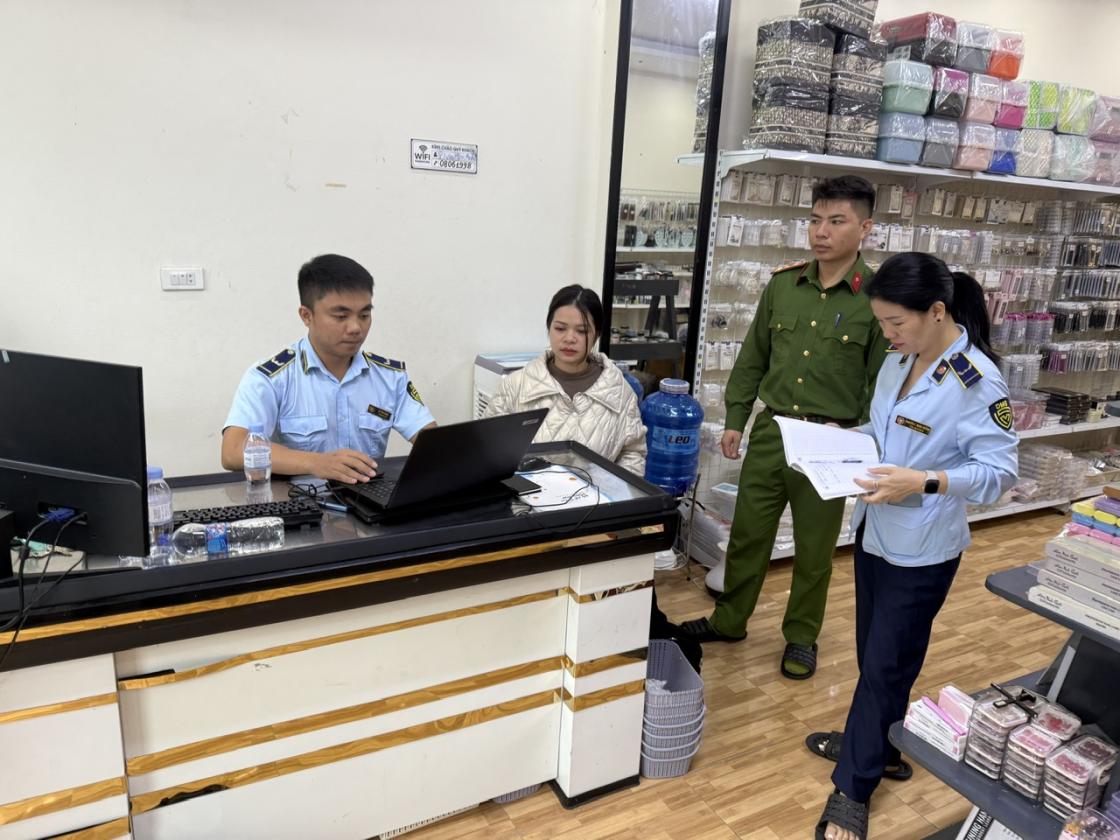 Đội QLTT số 2: Phát hiện, kiểm tra, xử phạt 01 hộ kinh doanh vi phạm trong lĩnh vực thương mại điện tử.