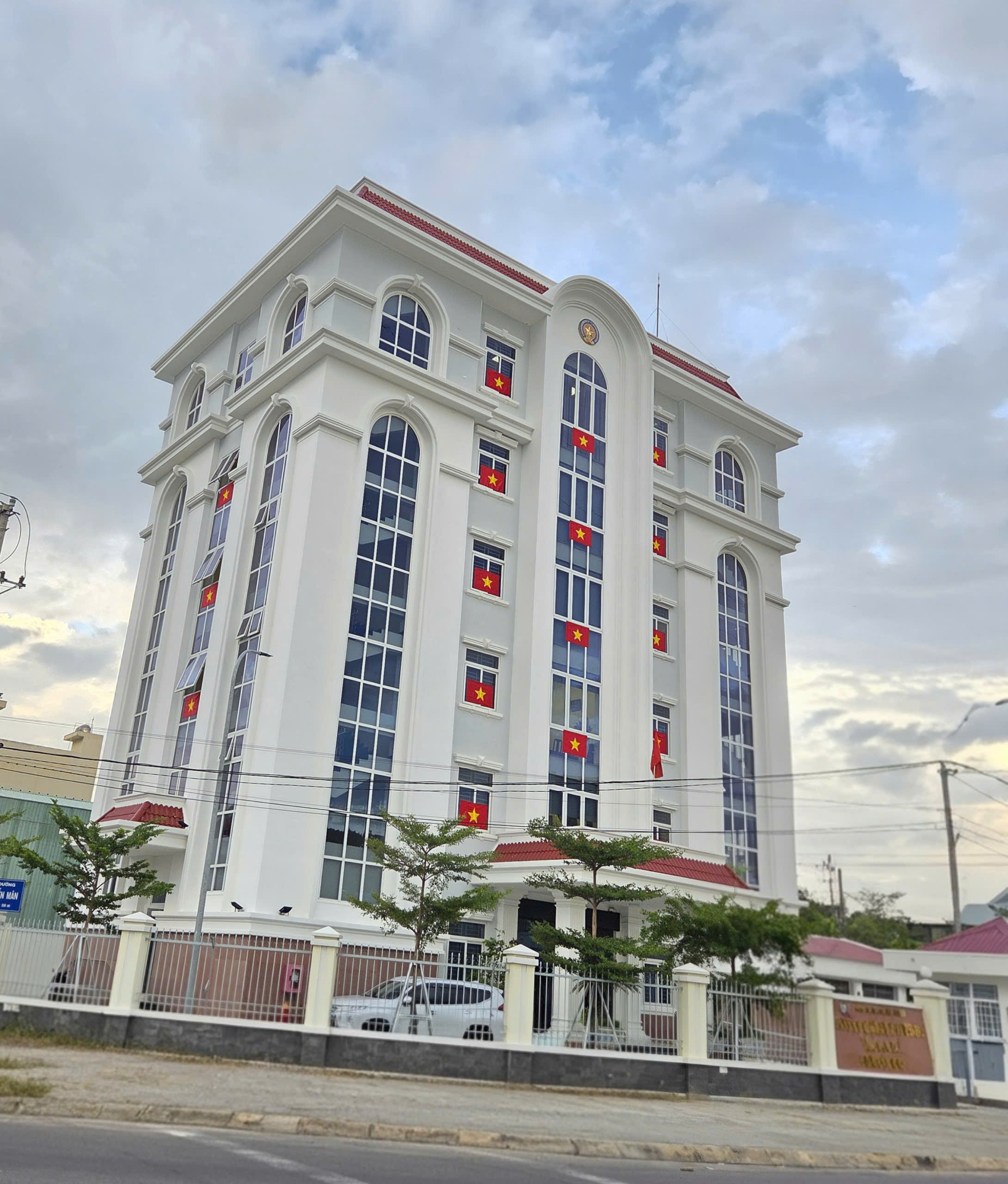 Hòa chung khí thế hào hùng, sắc cờ đỏ rực rỡ tại Chi cục QLTT Gia Lai